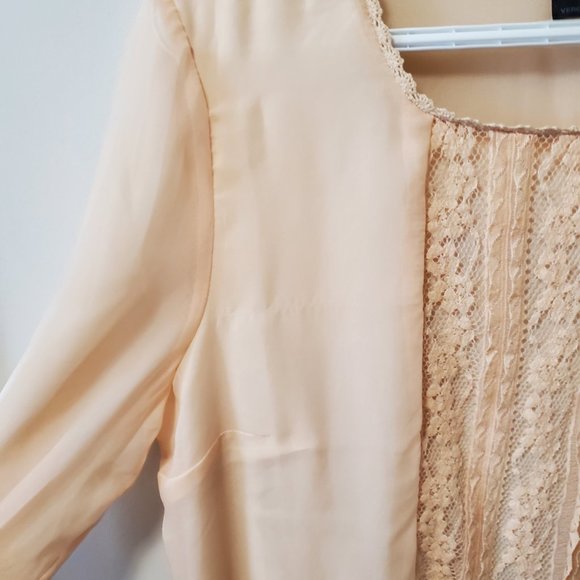 Peach lace dress - Picture 2 of 9